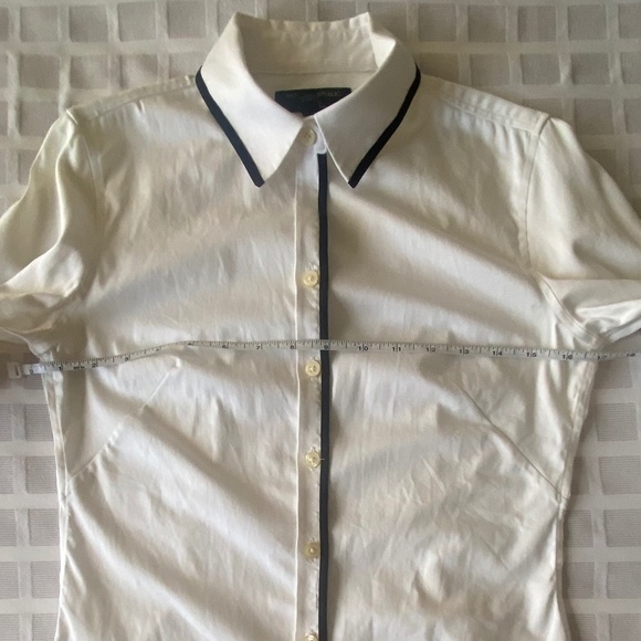 Banana Republic White Fitted Button-down with Black detail - Picture 5 of 7